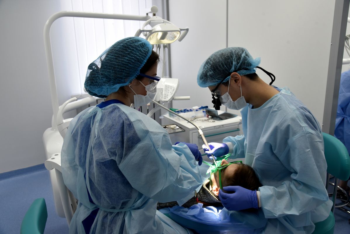 Asistență medicală dentară copiilor orfani. Misiune de voluntariat SUA