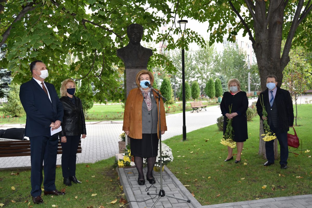 inaugurarea bustului prof. Roman Coșciug