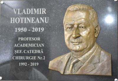 Placa comemorativă Vladimir Hotineanu