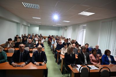 Dezbateri: Facultatea de Farmacie