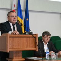 dezbateri publice între candidaţii eligibili pentru funcţia de decani la cele cinci facultăți. 