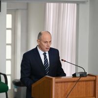 dezbateri publice între candidaţii eligibili pentru funcţia de decani la cele cinci facultăți. 