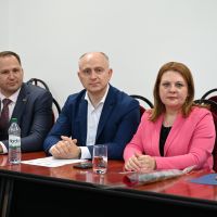 medici și studenți de la Școala Dentară Adams din Carolina de Nord