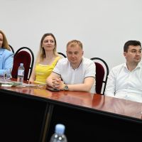 medici și studenți de la Școala Dentară Adams din Carolina de Nord