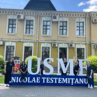 medici și studenți de la Școala Dentară Adams din Carolina de Nord