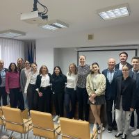 medici și studenți de la Școala Dentară Adams din Carolina de Nord